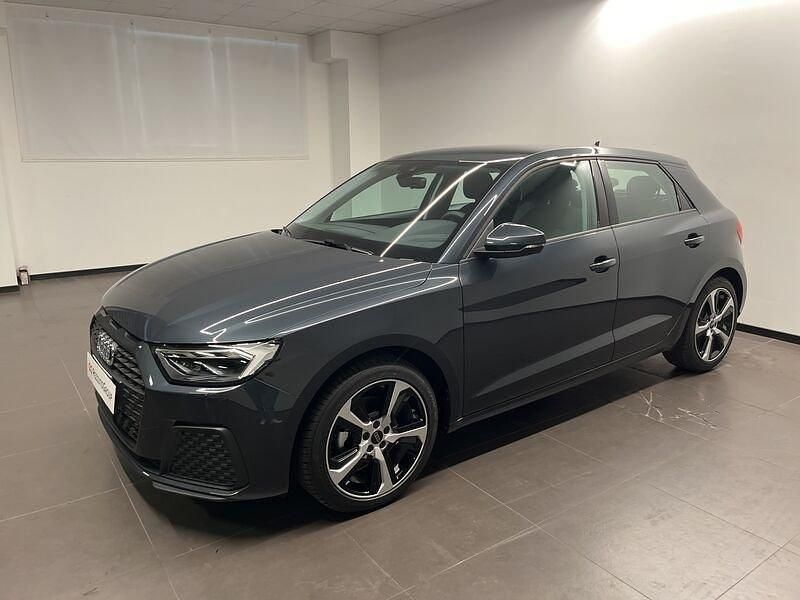 Grigio Nuova 2025 Audi A1 Sportback Business Due volumi | 29.500 € (Ottimo prezzo) - Immagine 1/4