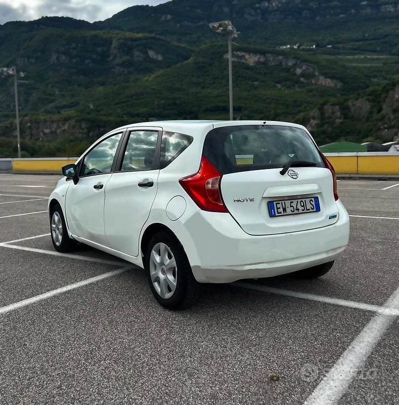 Usata Nissan Note Tekna 90 CV (66 kW) 2014 Bianco Utilitaria