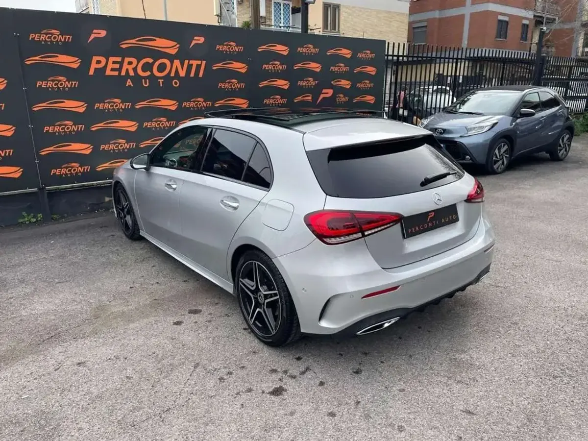 Usata Mercedes 180 Premium 137 CV (100 kW) 2019 Grigio chiaro Berlina