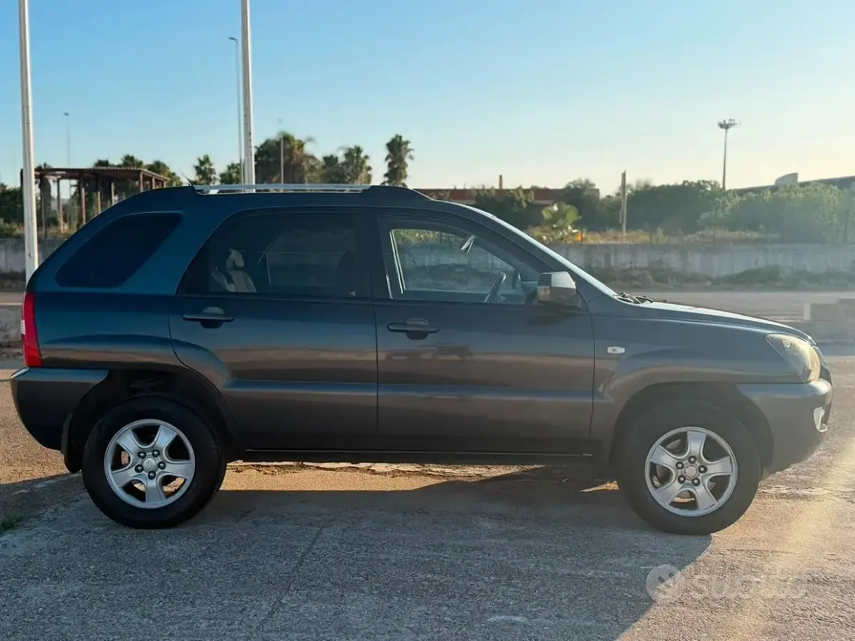 Usata Kia Sportage Active 140 CV (102 kW) 2008 Grigio SUV