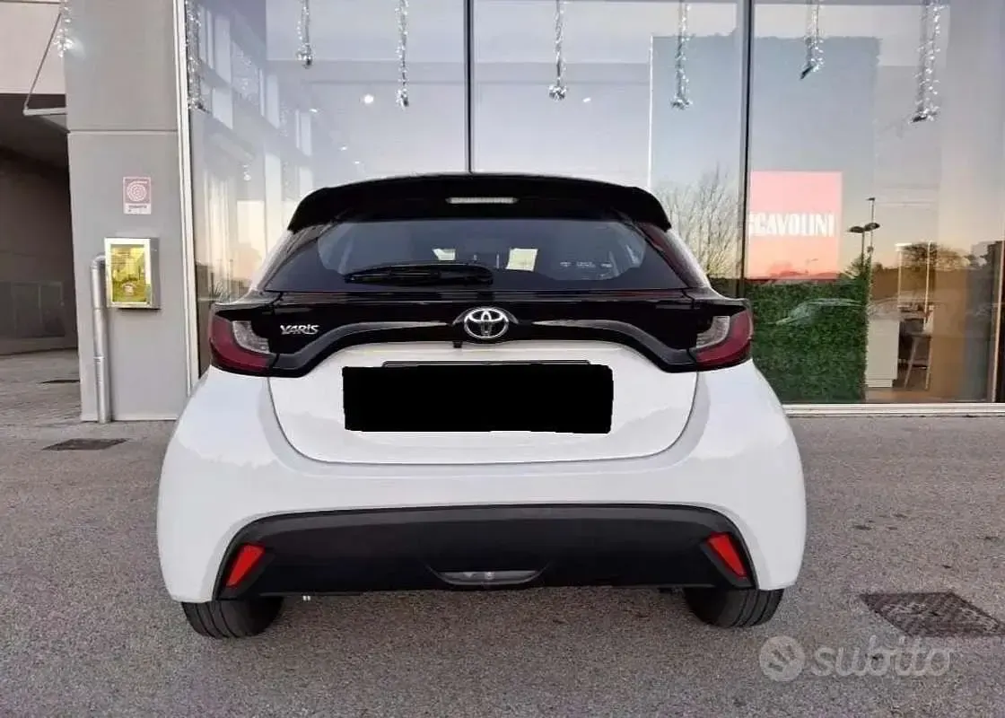 Usata Toyota Yaris 65 CV (47 kW) 2023 Utilitaria