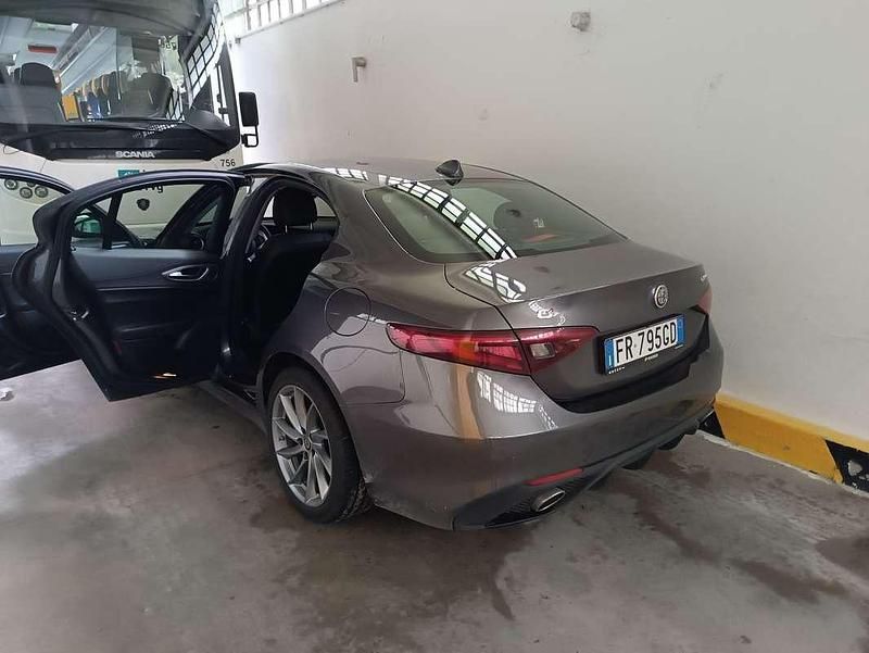 Usado Alfa Romeo Giulia Veloce 211 CV (155 kW) 2018 Gris Berlina
