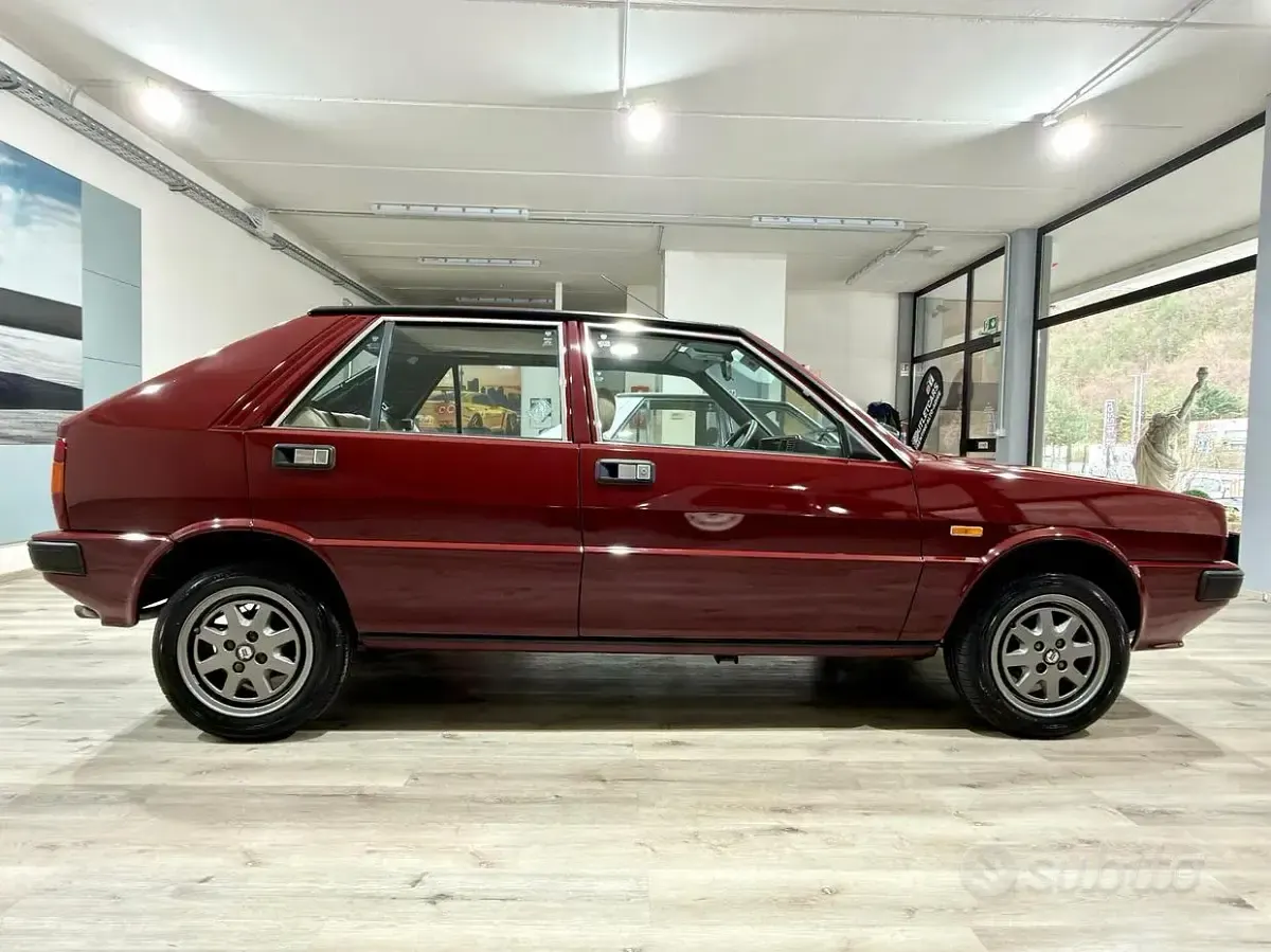 Usata Lancia Delta 75 CV (55 kW) 1990 Rosso Utilitaria