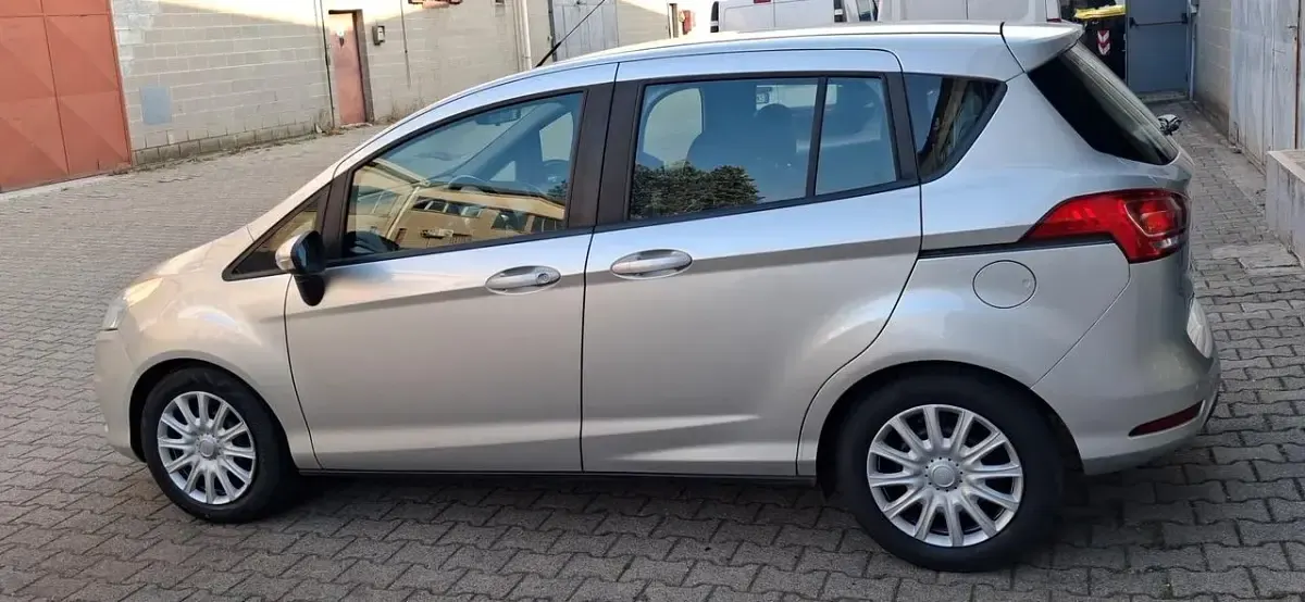 Usata Ford B-MAX Titanium 105 CV (77 kW) 2015 Argento Monovolume