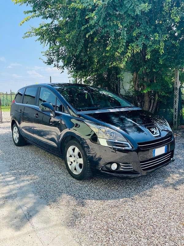 Usata Peugeot 5008 Access 115 CV (84 kW) 2013 Nero Monovolume