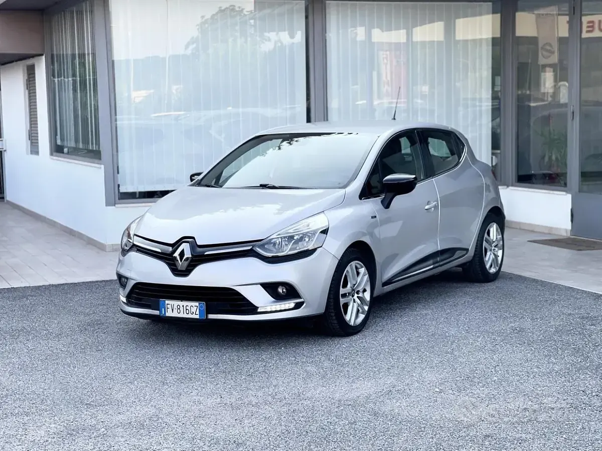 Usata Renault Clio IV 75 CV (55 kW) 2019 Grigio Berlina