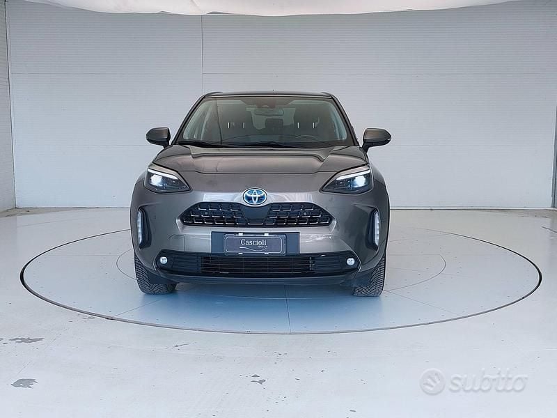 Usata Toyota Yaris Cross Lounge 116 CV (85 kW) 2022 Grigio SUV