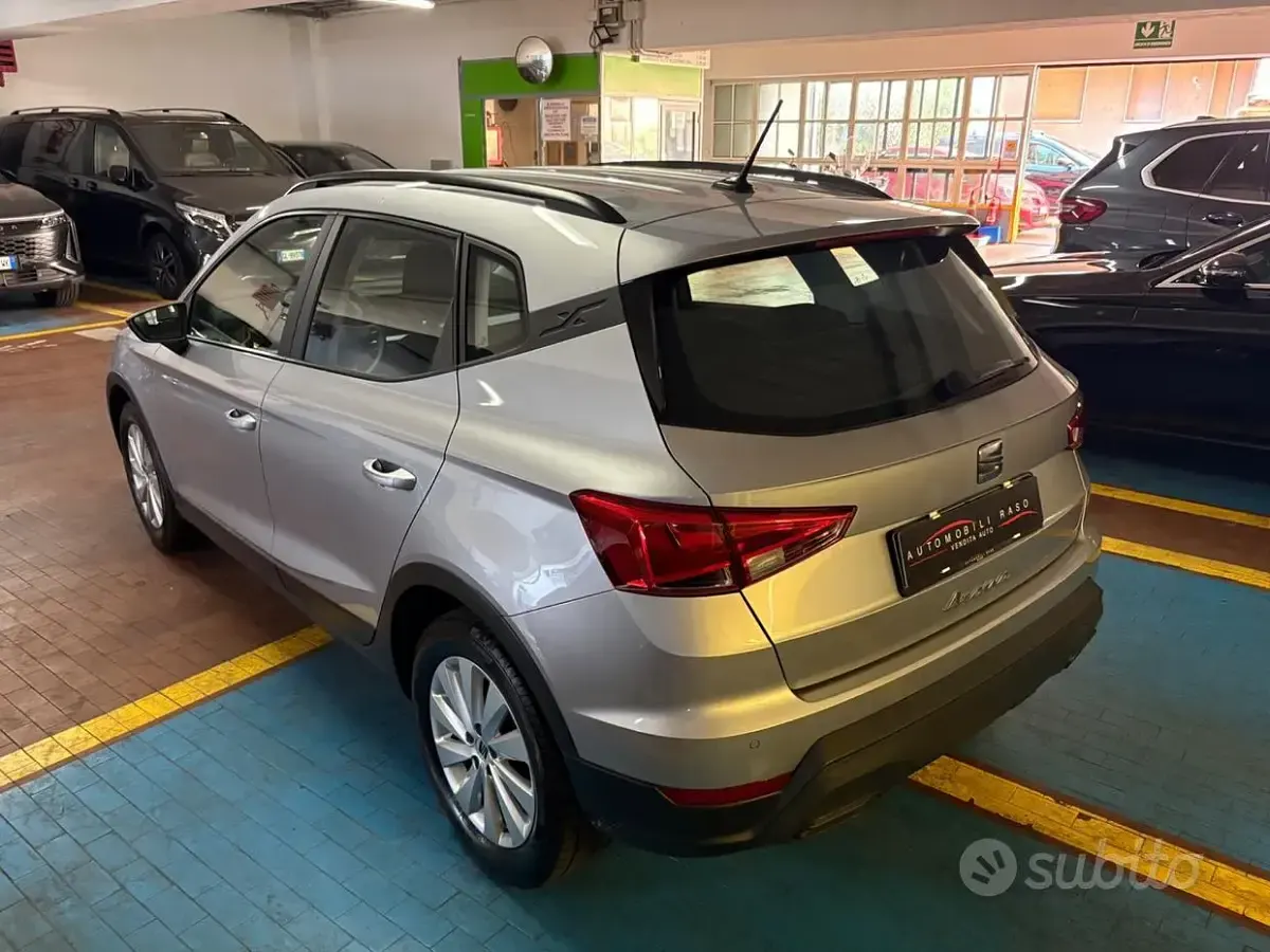 Usata Seat Arona Reference 95 CV (69 kW) 2023 Grigio SUV
