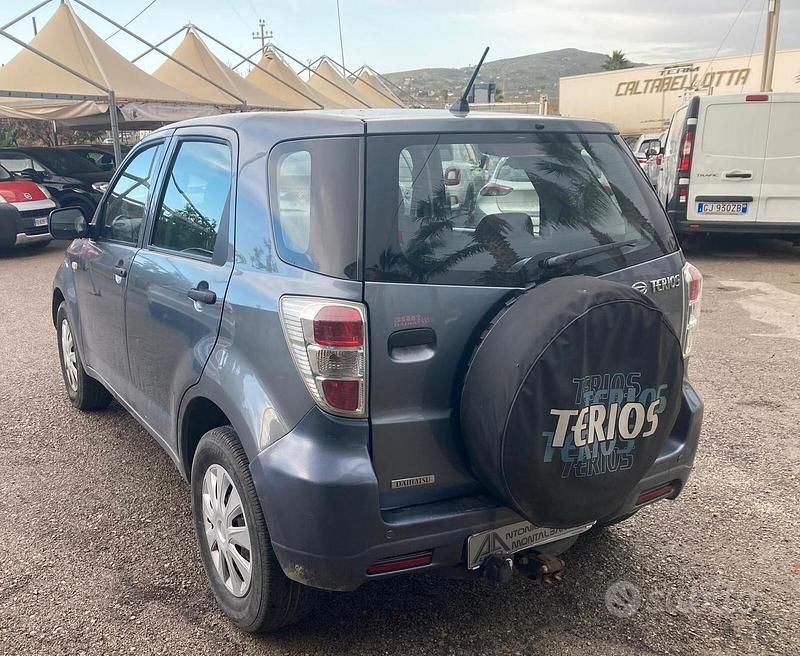 Usata Daihatsu Terios 85 CV (62 kW) 2011 Grigio SUV