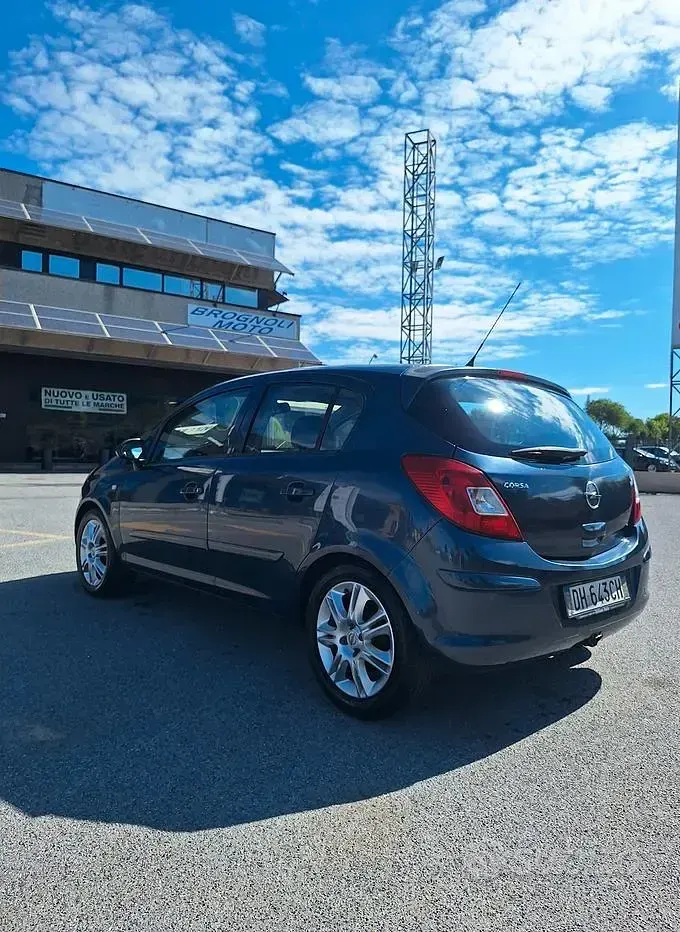 Usata Opel Corsa 80 CV (58 kW) 2007 Blu Utilitaria