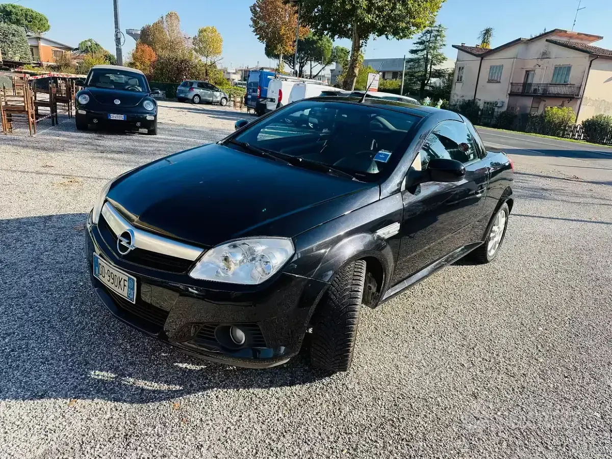 Brugt Opel Tigra Sport 90 HK (66 kW) 2006 Sort Cabriolet