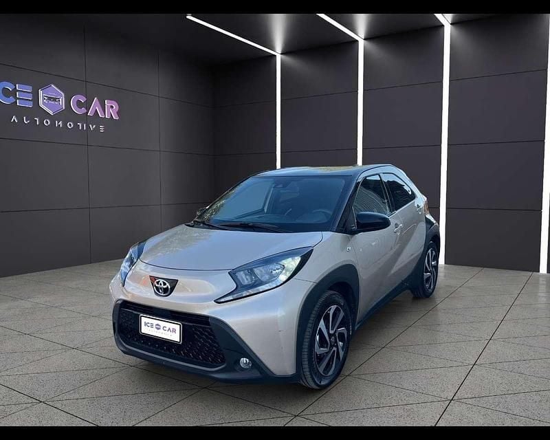 Usata Toyota Aygo X Trend 72 CV (52 kW) 2025 Beige SUV