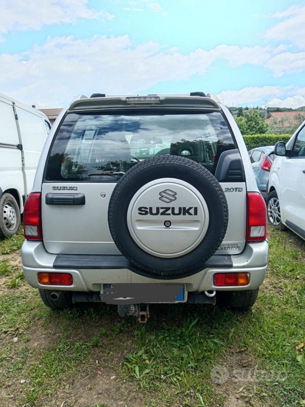 Grigio Usata 2005 Suzuki Grand Vitara SUV | 3500 € (Ottimo prezzo) - Immagine 1/4