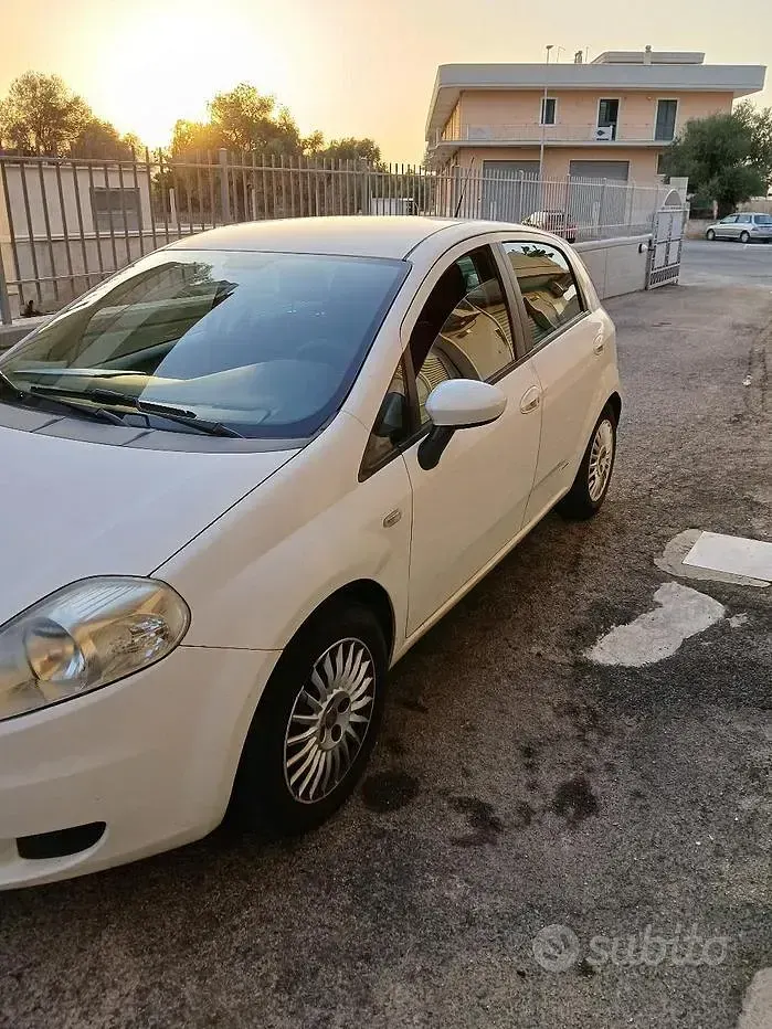 Usata Fiat Grande Punto 65 CV (47 kW) 2008 Bianco Utilitaria