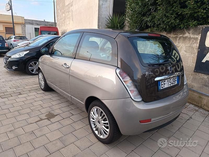 Usata Lancia Ypsilon 69 CV (50 kW) 2011 Grigio Utilitaria