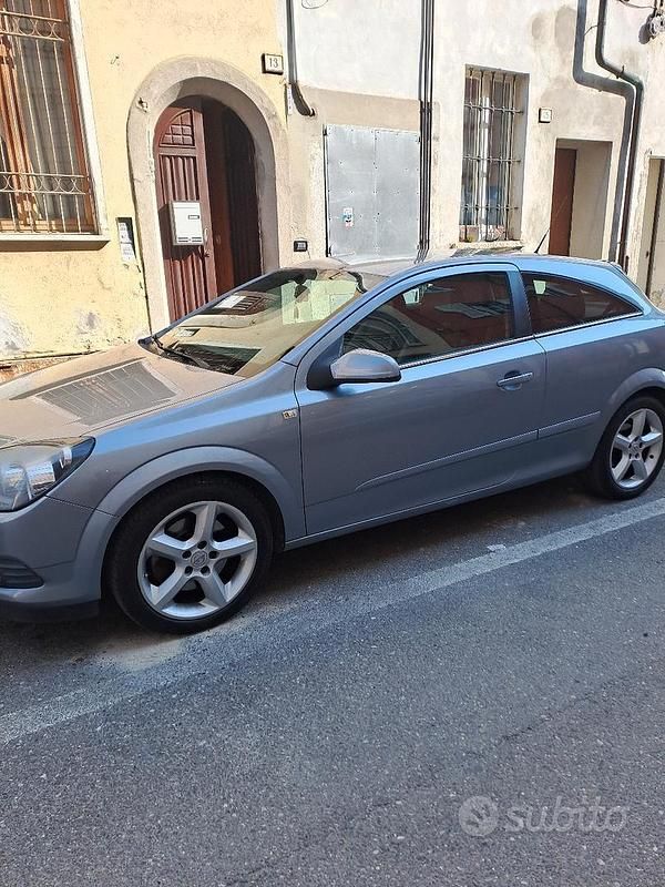 Usata Opel Astra 150 CV (110 kW) 2007 Grigio Berlina