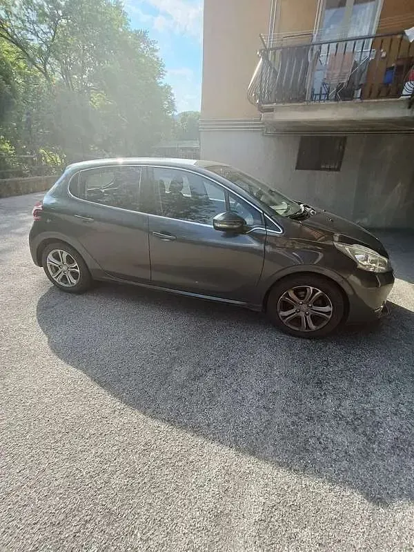 Usata Peugeot 208 Allure 82 CV (60 kW) 2013 Utilitaria
