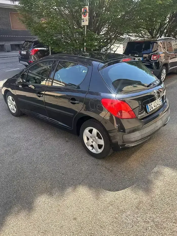 Usata Peugeot 207 88 CV (64 kW) 2007 Nero Utilitaria