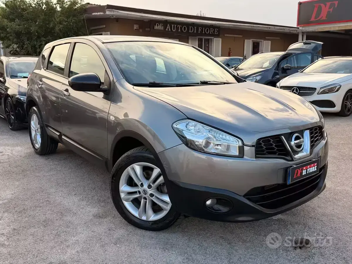 Usata Nissan Qashqai Acenta 110 CV (80 kW) 2012 Grigio SUV