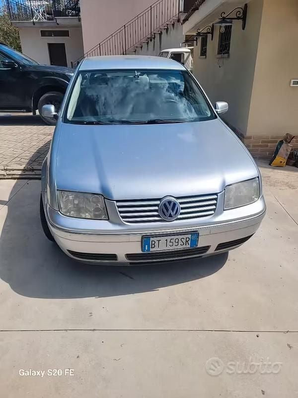 Käytetty VW Bora 116 HP (85 kW) 2001 Harmaa Sedan