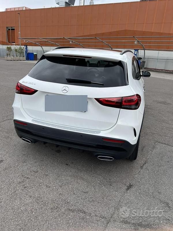 Käytetty Mercedes GLA180 AMG Line Premium 116 HP (85 kW) 2021 Valkoinen Katumaasturi