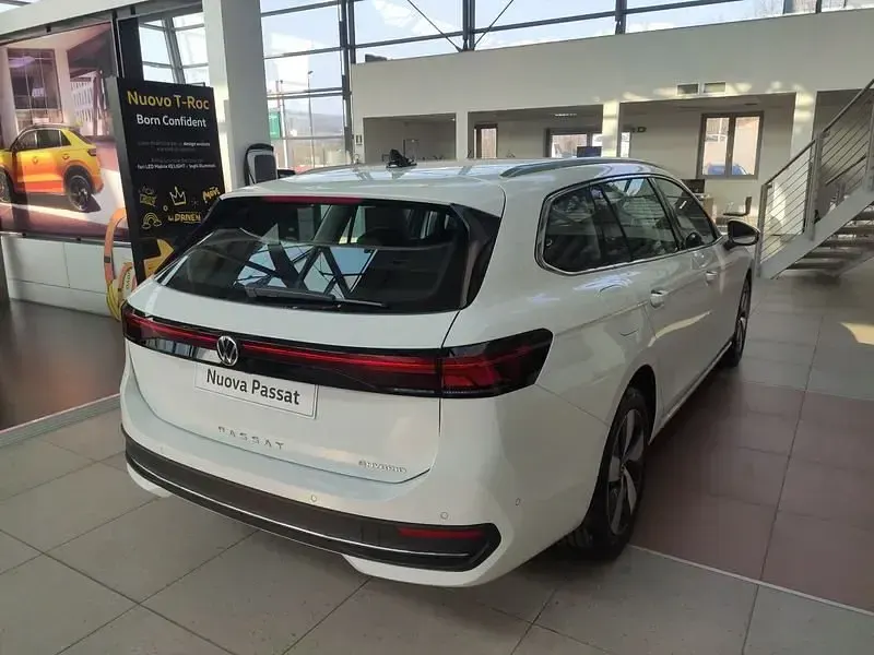 Nuova VW Passat Business 204 CV (150 kW) 2026 Pure white Station wagon