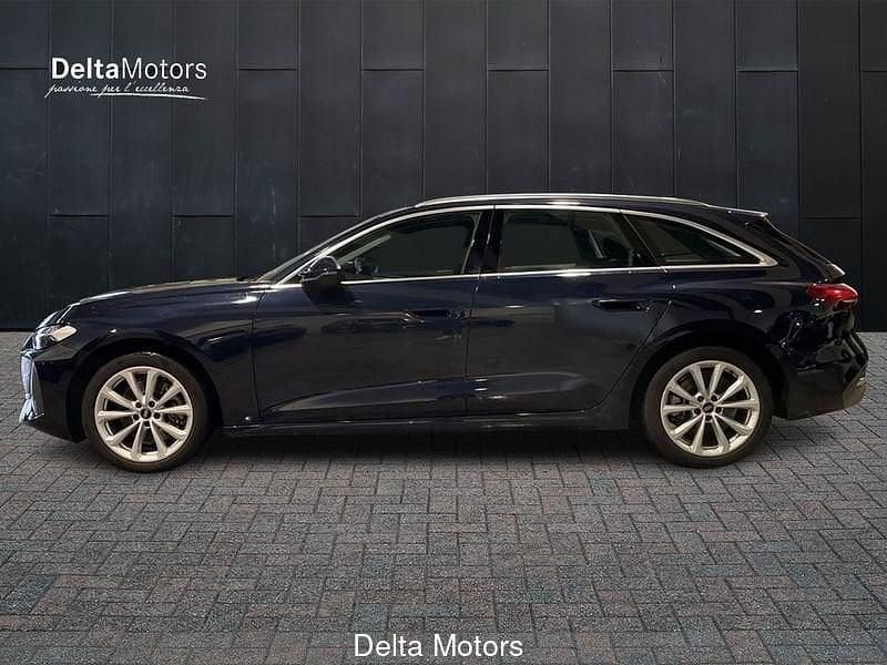 Usata Audi A5 Advanced 204 CV (150 kW) 2024 Blu scuro metallizzato Station wagon