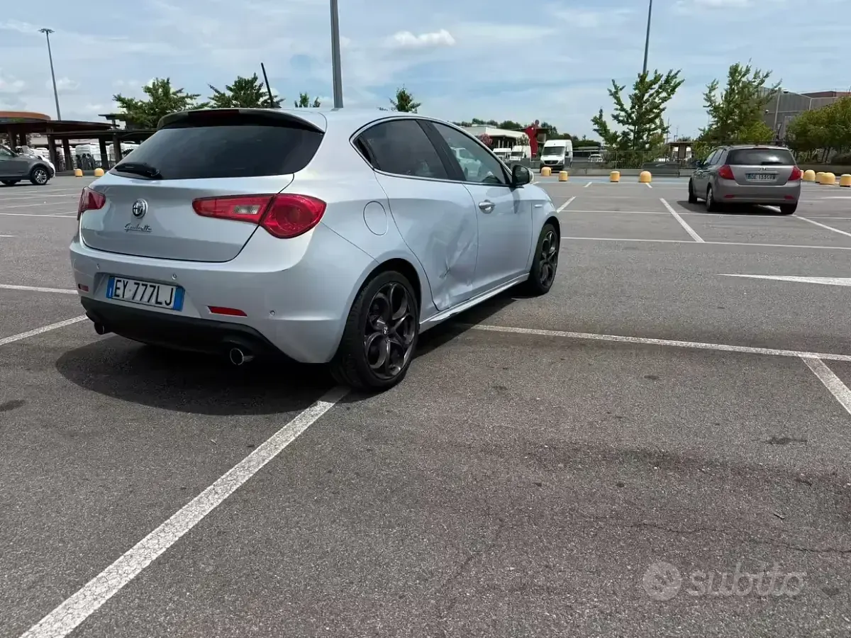 Usata Alfa Romeo Giulietta 150 CV (110 kW) 2015 Grigio Utilitaria