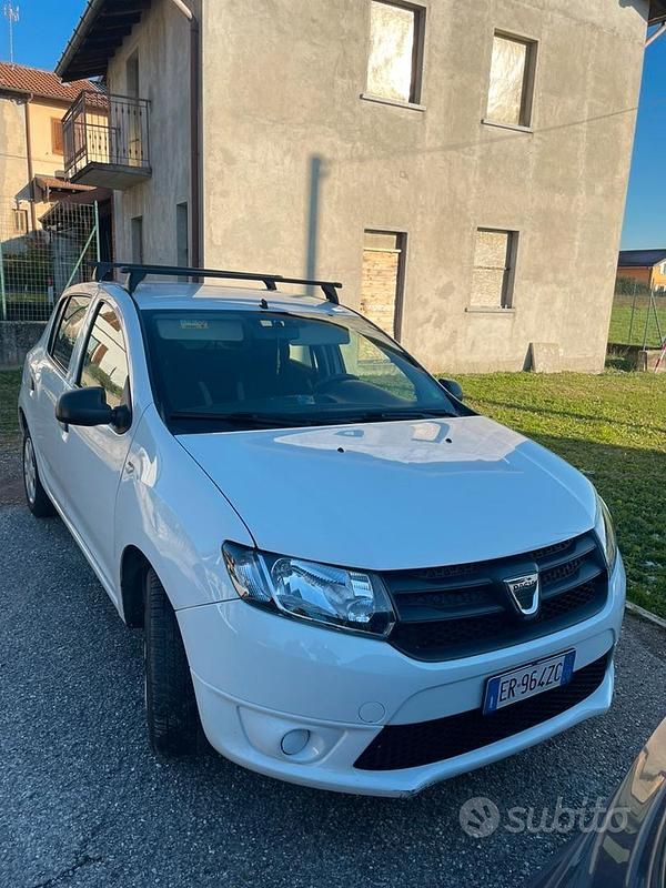 Bianco Usata 2013 Dacia Sandero Tre volumi | 4200 € - Immagine 1/4