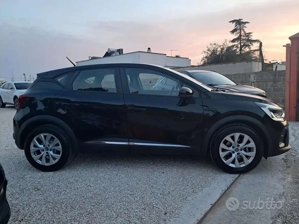 Usata Renault Captur 116 CV (85 kW) 2021 Nero SUV