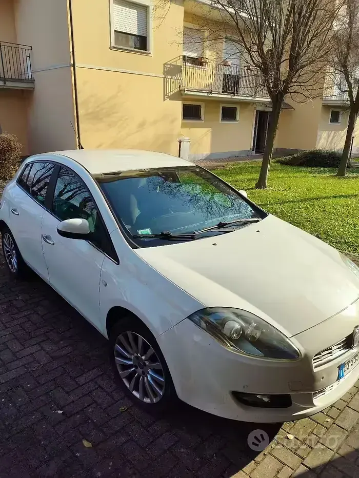Usata Fiat Bravo 105 CV (77 kW) 2010 Bianco Utilitaria