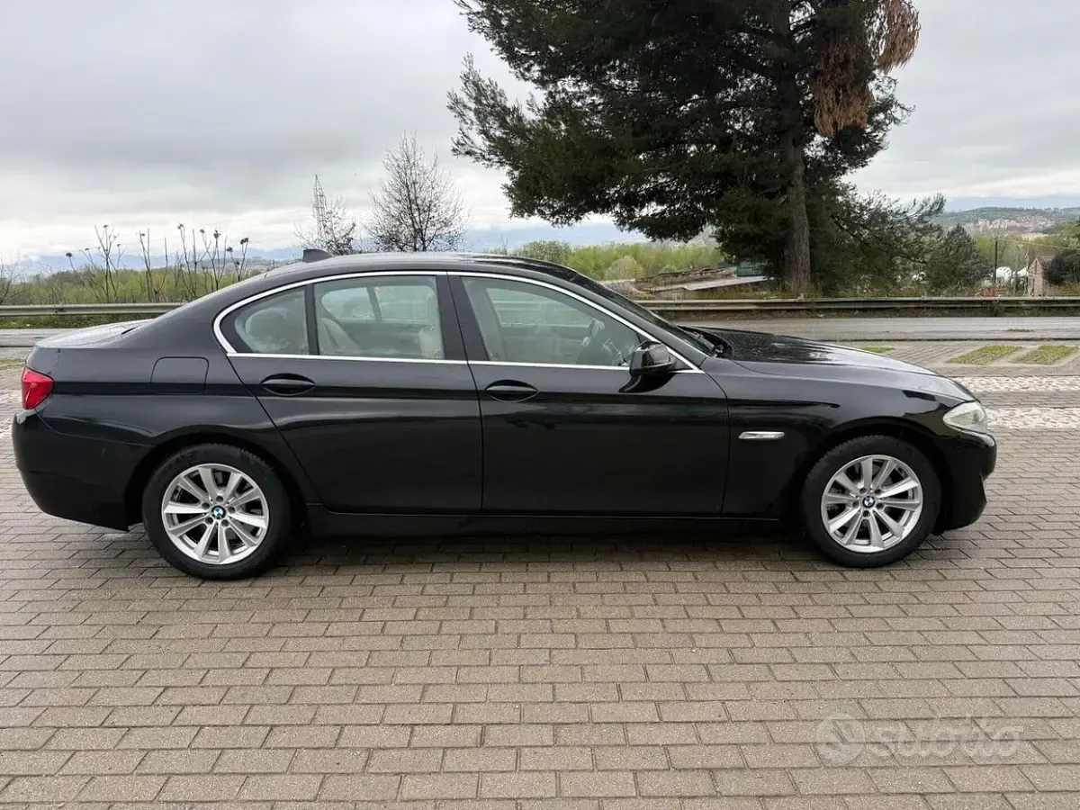 Usata BMW 520 Sport Line 184 CV (135 kW) 2012 Nero Berlina