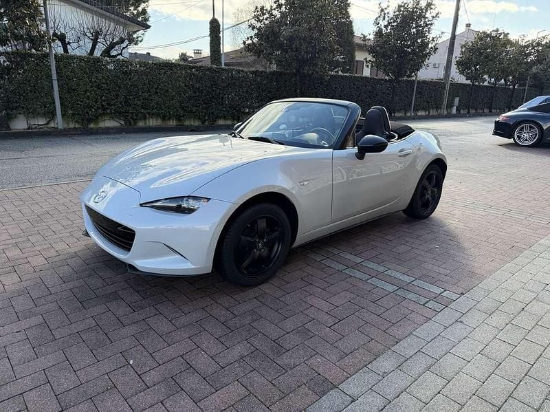 Gebraucht Mazda MX5 131 PS (96 kW) 2017 Moonstone metallic Cabrio