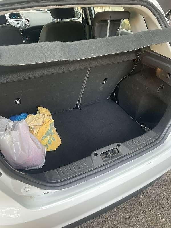 Usata 2013 Ford Fiesta Business Edition Utilitaria | 6000 € (Buon prezzo) - Immagine 1/4