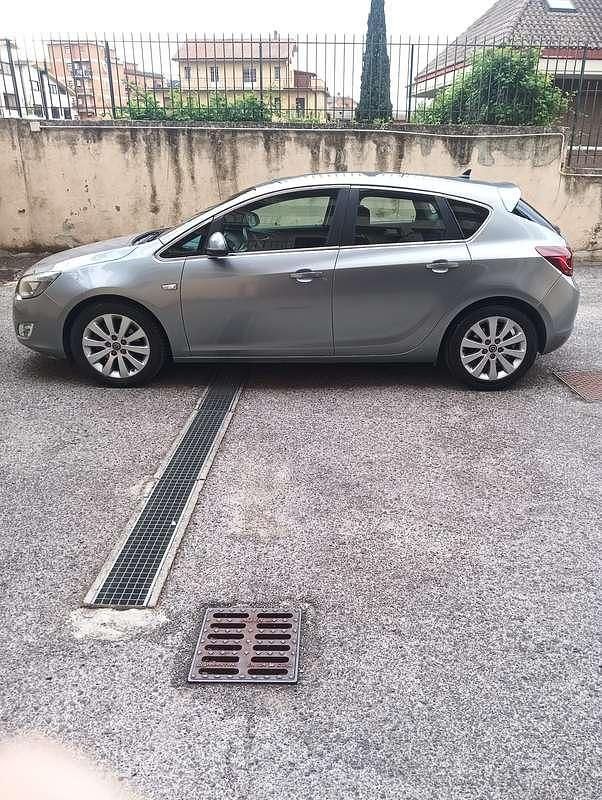 Usata Opel Astra Cosmo 131 CV (96 kW) 2012 Berlina
