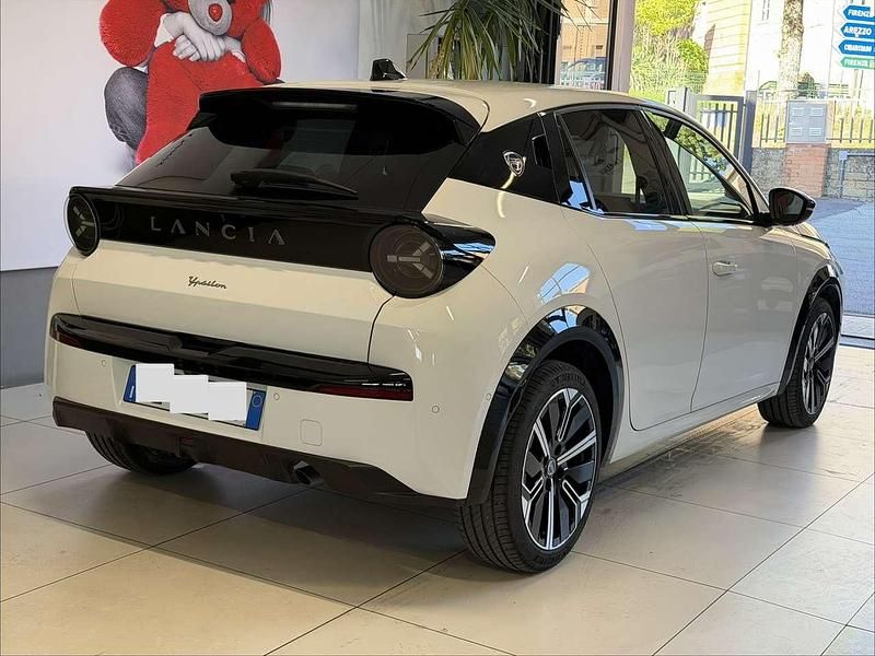 Usata Lancia Ypsilon 101 CV (74 kW) 2025 Bianco Utilitaria