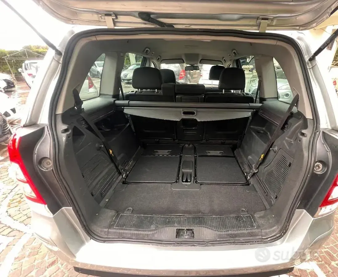 Usata Opel Zafira Cosmo 125 CV (91 kW) 2011 Argento Monovolume