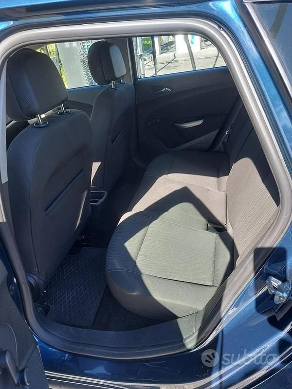 Usata Opel Astra 110 CV (80 kW) 2011 Blu Berlina