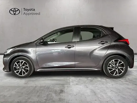 Usata Toyota Yaris Hybrid Trend 92 CV (67 kW) 2023 Grigio Pick-up