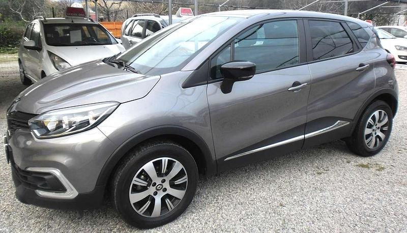 Usata Renault Captur 90 CV (66 kW) 2018 Grigio SUV