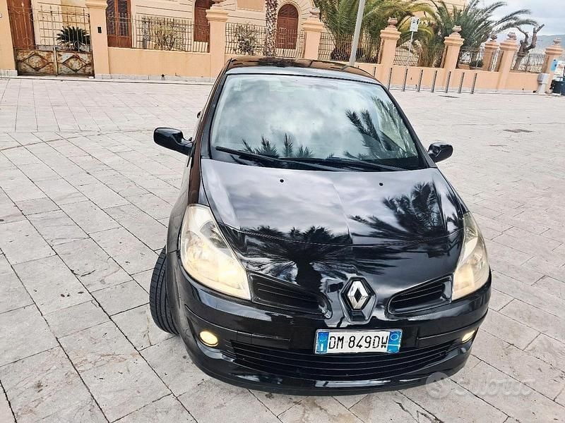 Nero Usata 2008 Renault Clio II Berlina | 2600 € (Ottimo prezzo) - Immagine 1/4