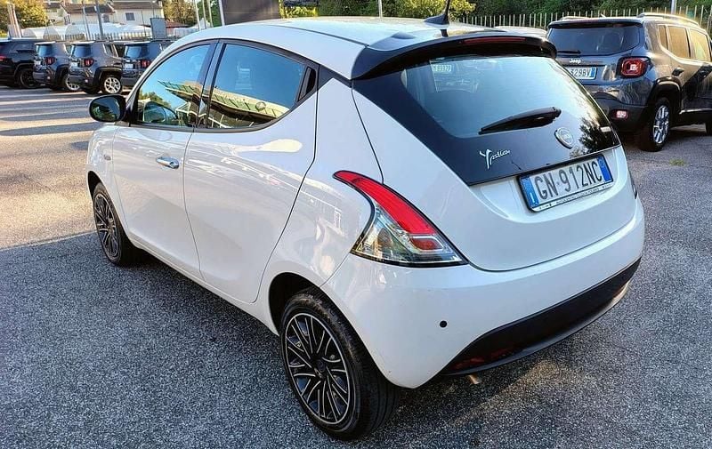 Usata Lancia Ypsilon Silver 69 CV (50 kW) 2023 Bianco Utilitaria