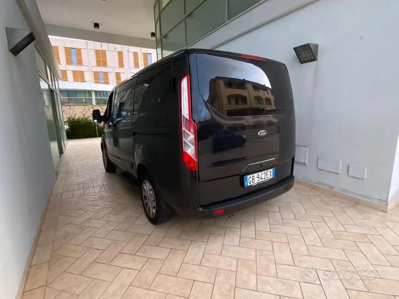 Usata Ford Tourneo Custom 130 CV (95 kW) 2020 Nero Furgone