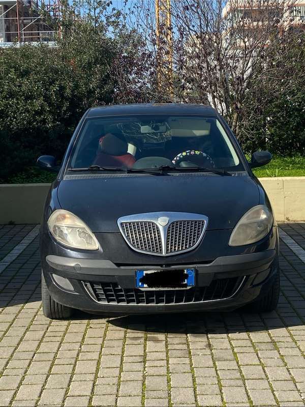Usata 2004 Lancia Ypsilon Due volumi | 1500 € (Ottimo prezzo) - Immagine 1/4