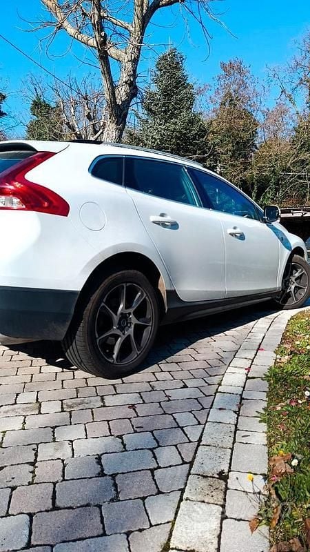 Usata Volvo V40 CC Ocean Race 120 CV (88 kW) 2016 Bianco Station wagon