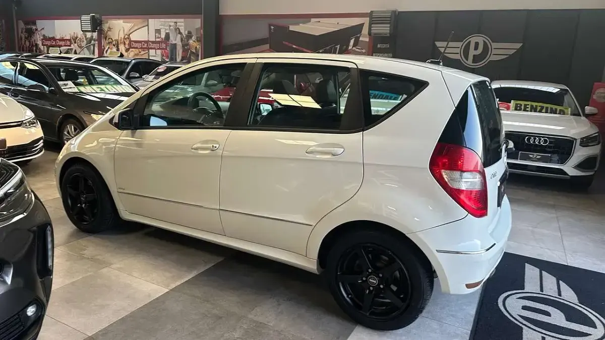 Usata Mercedes A160 Style 95 CV (69 kW) 2010 Bianco ghiaccio Monovolume