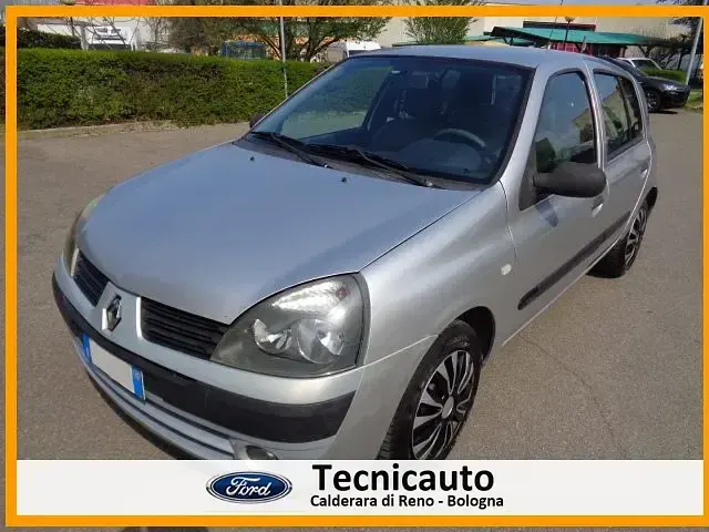 Usata Renault Clio 74 CV (54 kW) 2005 Argento metallizzato Utilitaria