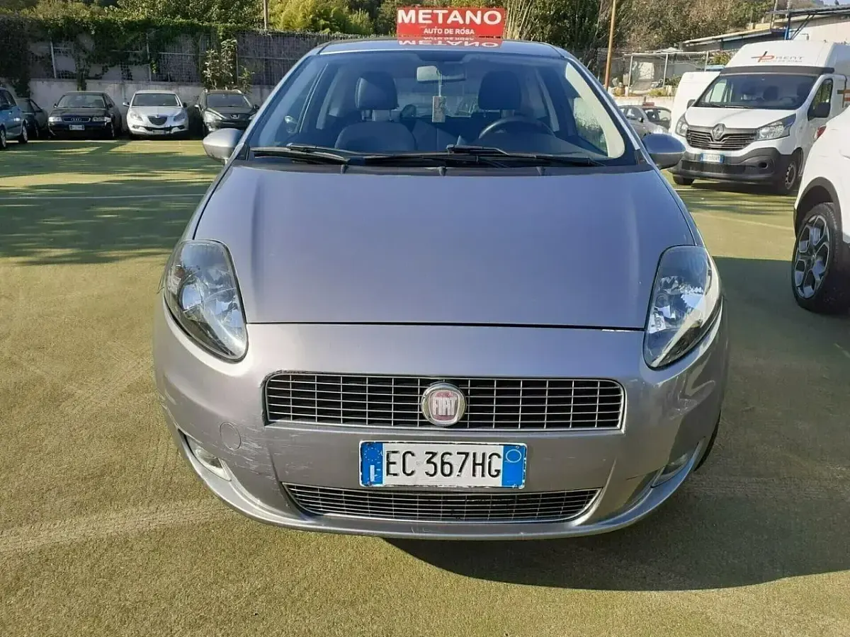 Usata Fiat Grande Punto Active 69 CV (50 kW) 2010 Argento Utilitaria