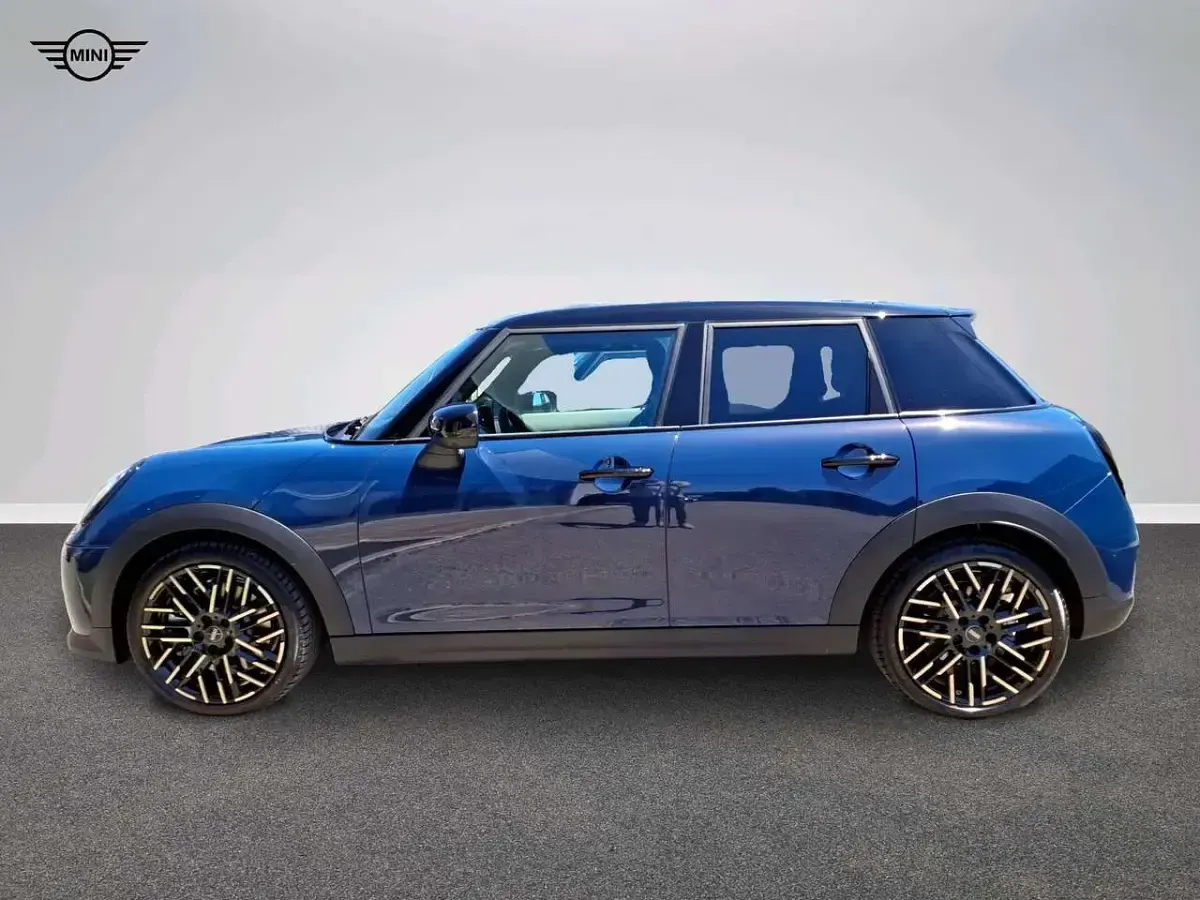 Usata Mini Cooper Favoured 150 kW (204 CV) 2025 Blu/azzurro Utilitaria