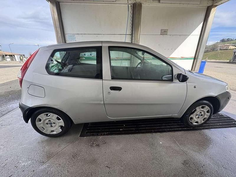 Usata Fiat Punto 60 CV (44 kW) 2005 Utilitaria